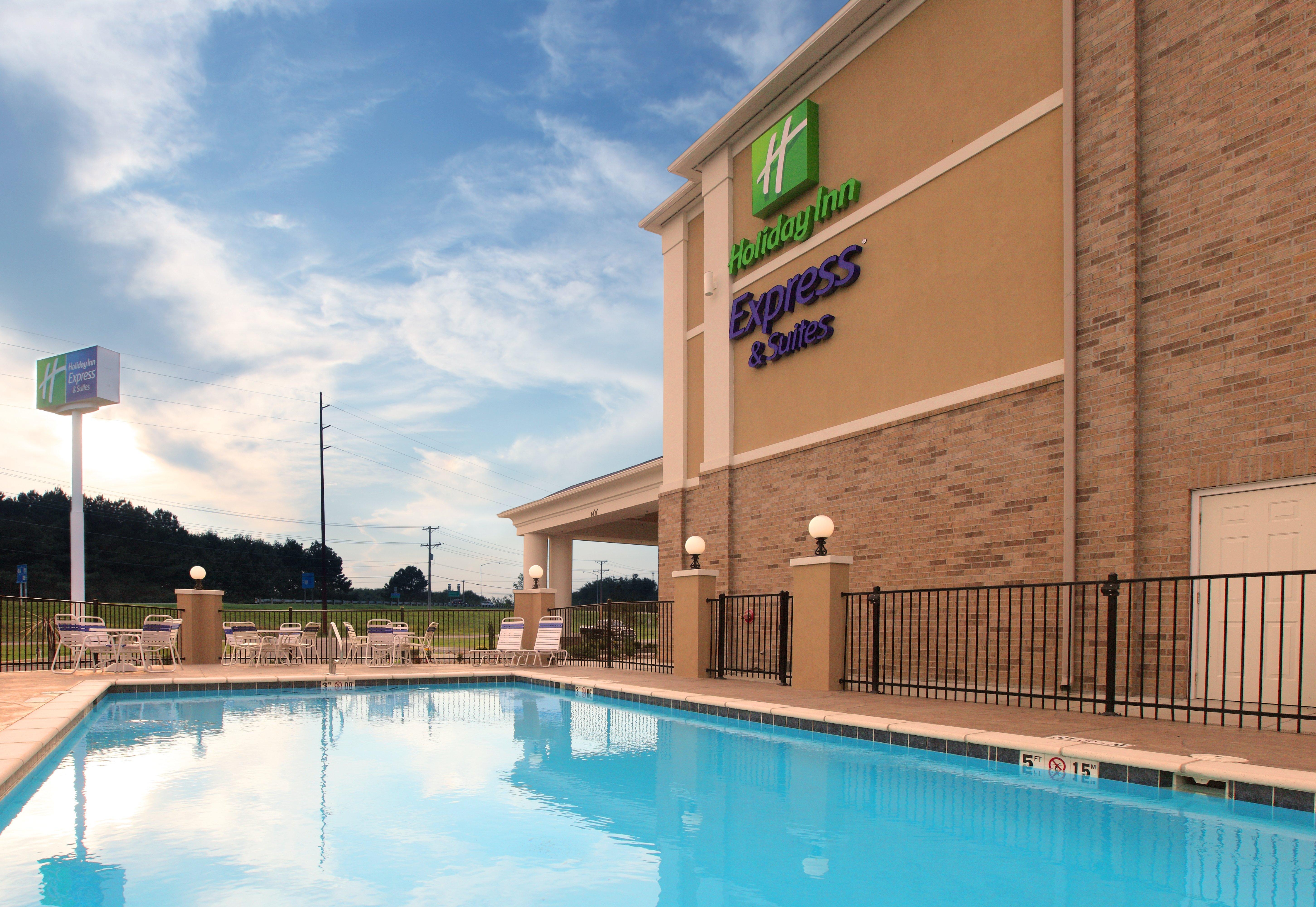 Holiday Inn Express Hotel & Suites Clarksville Exterior photo
