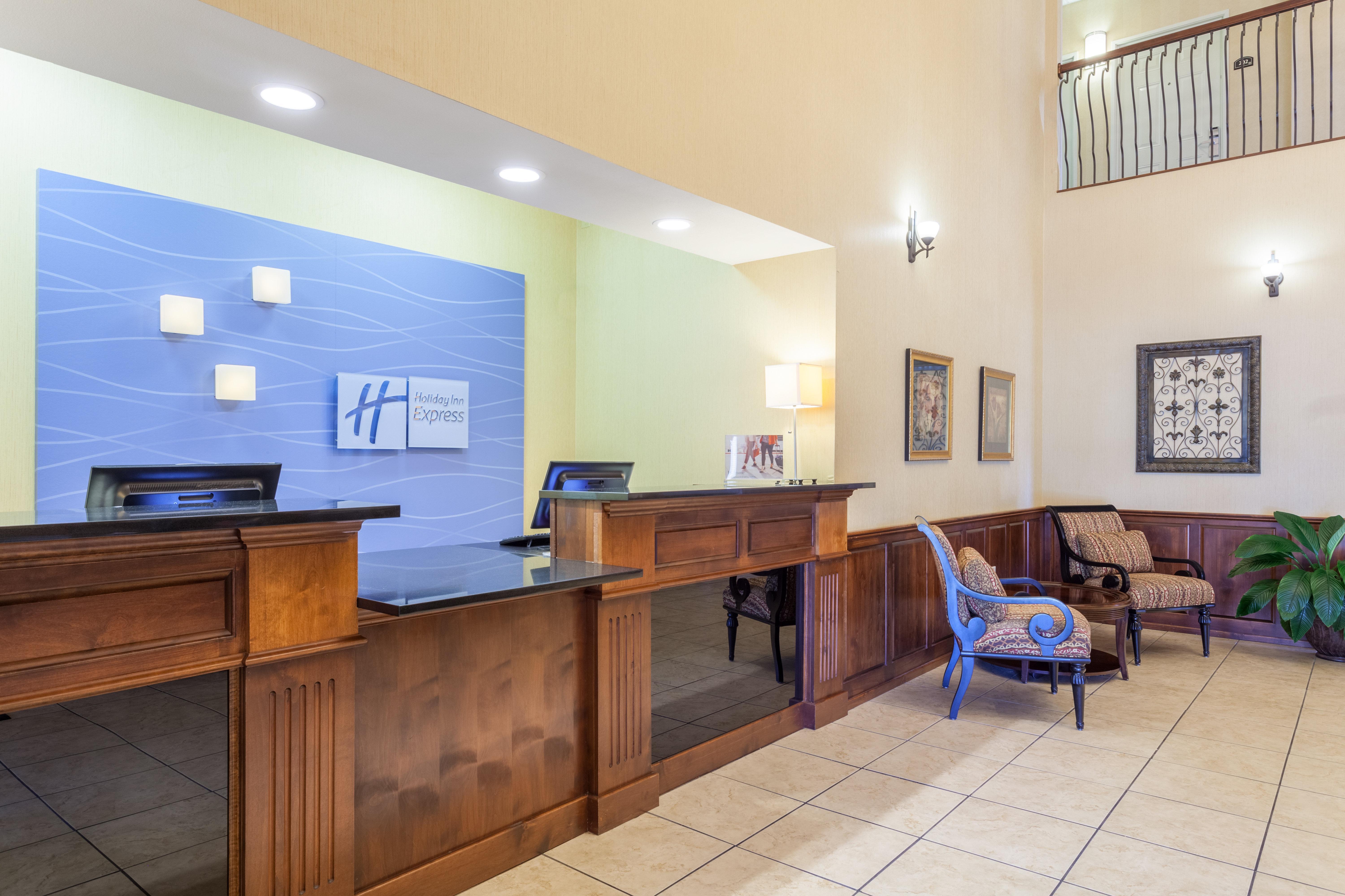 Holiday Inn Express Hotel & Suites Clarksville Exterior photo