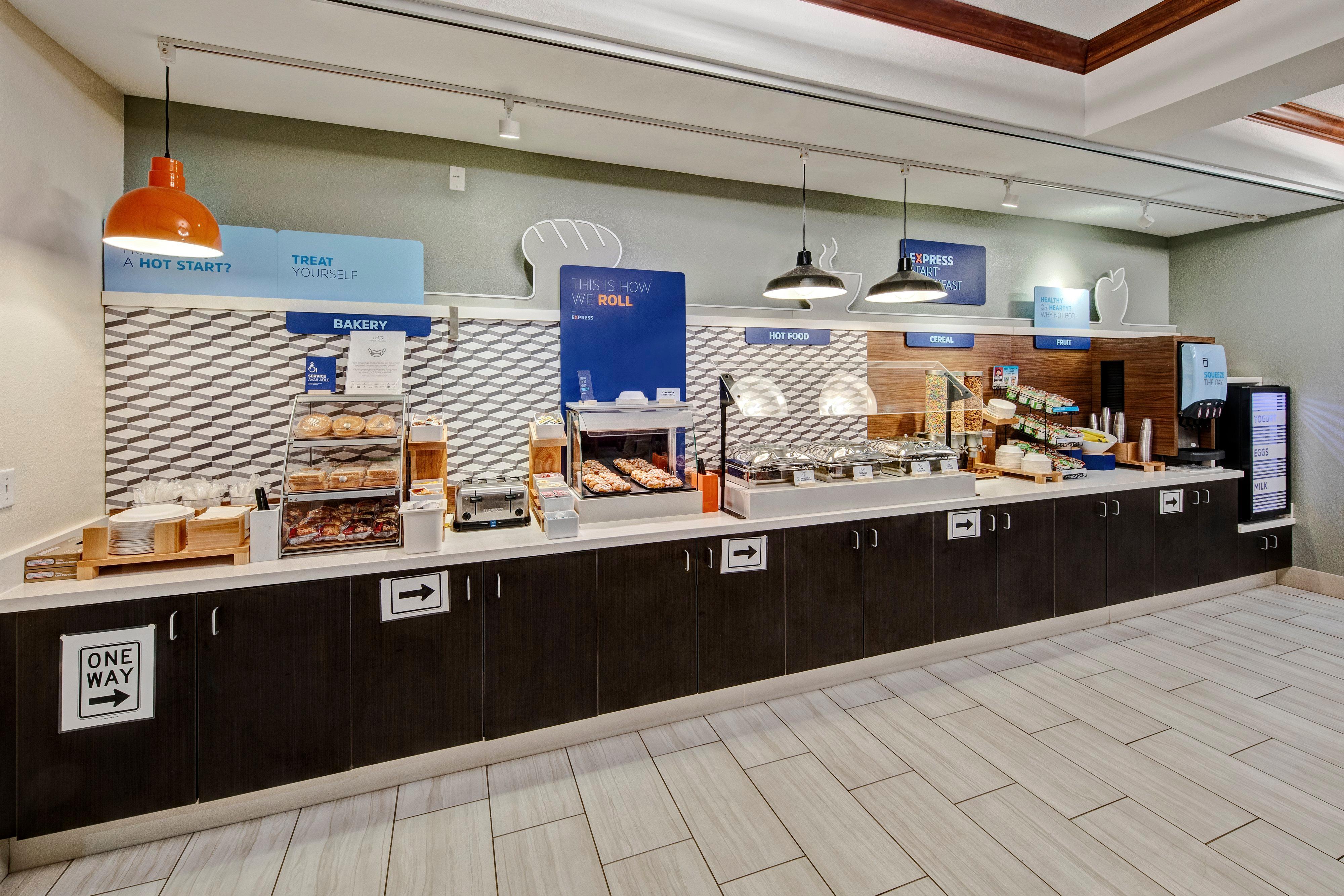 Holiday Inn Express Hotel & Suites Clarksville Exterior photo