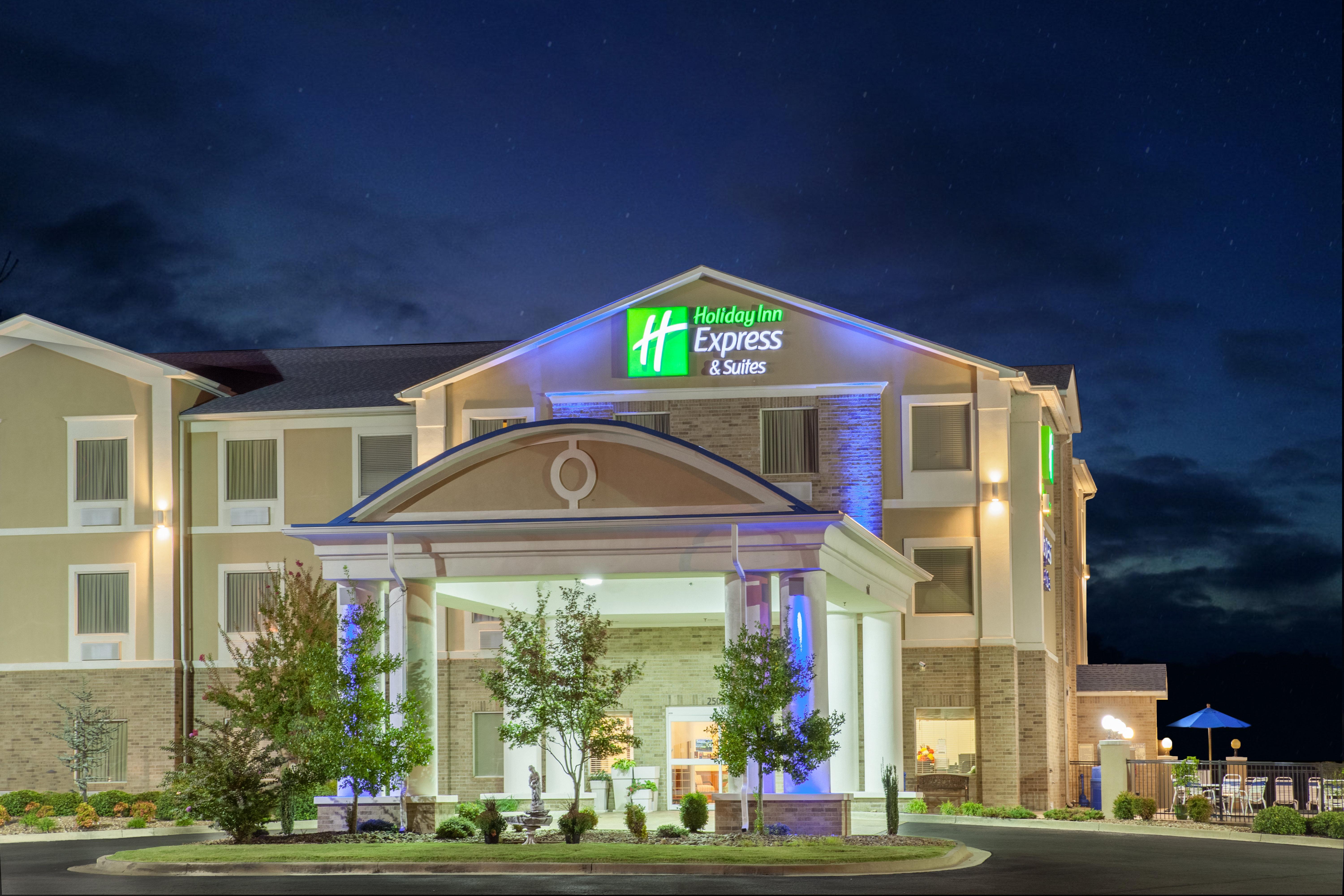 Holiday Inn Express Hotel & Suites Clarksville Exterior photo