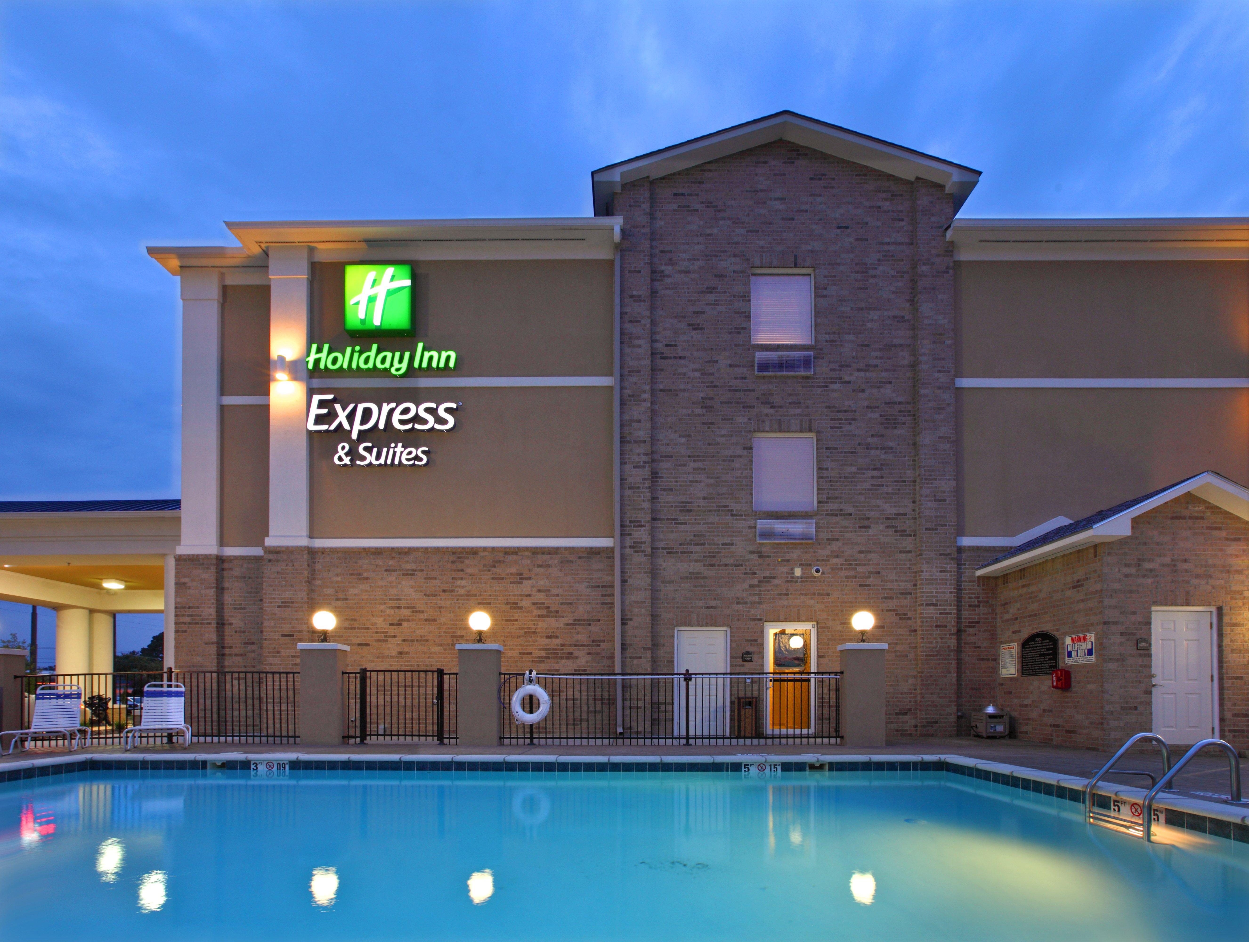 Holiday Inn Express Hotel & Suites Clarksville Exterior photo