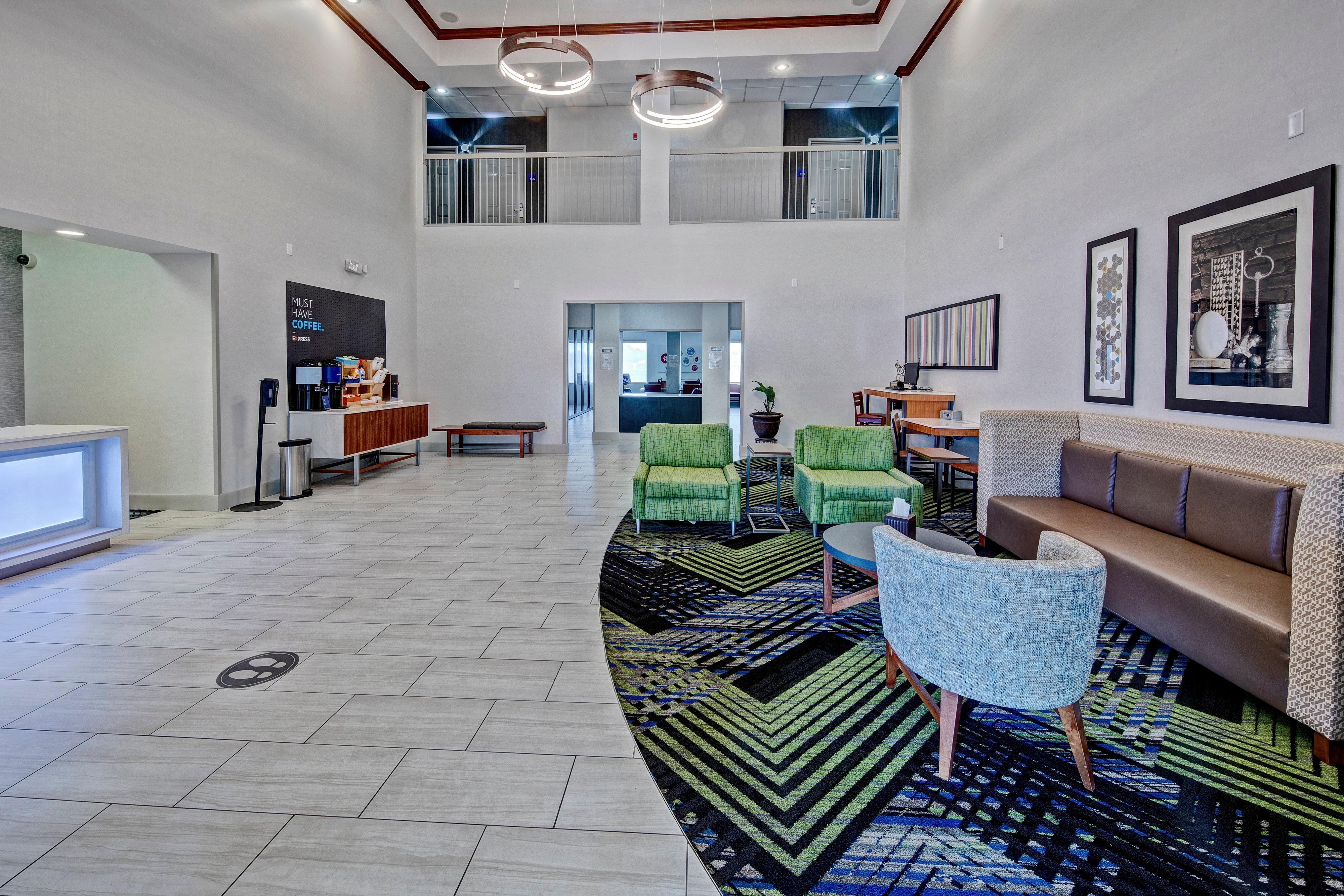 Holiday Inn Express Hotel & Suites Clarksville Exterior photo