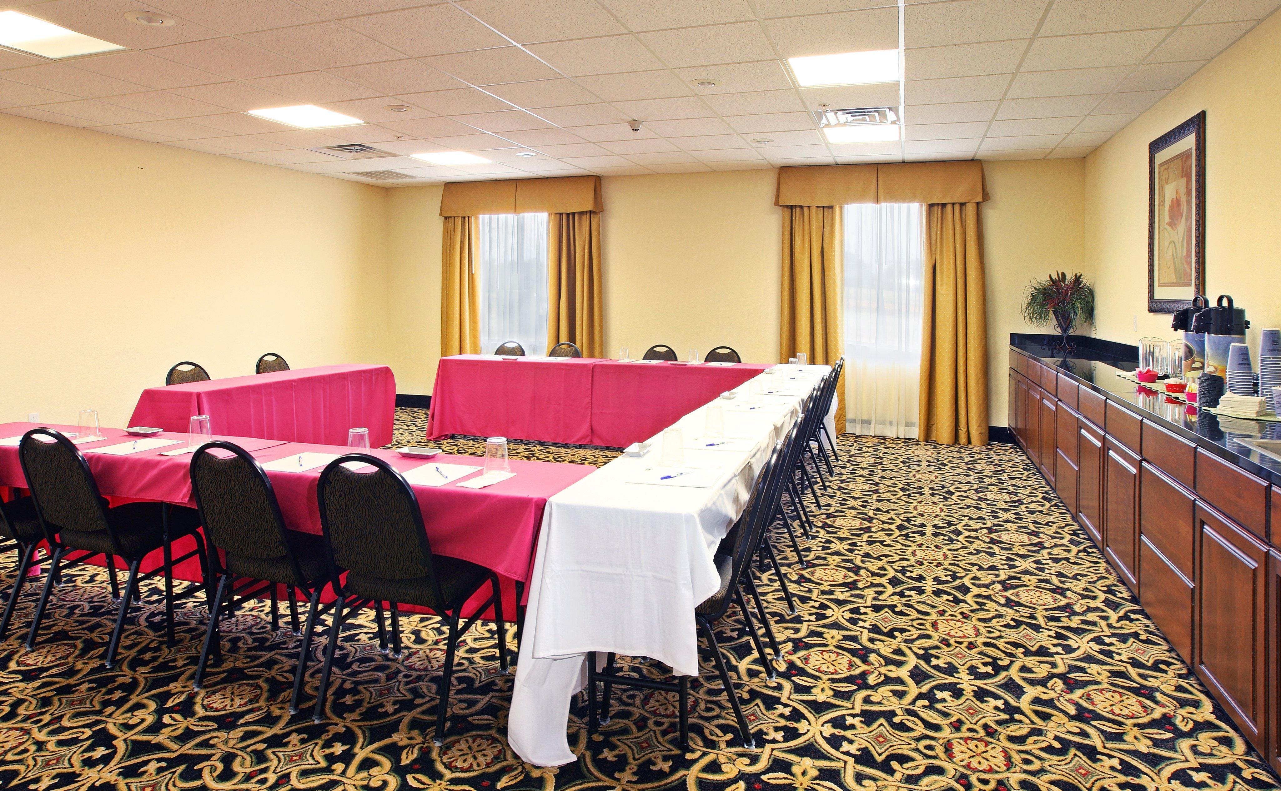 Holiday Inn Express Hotel & Suites Clarksville Exterior photo