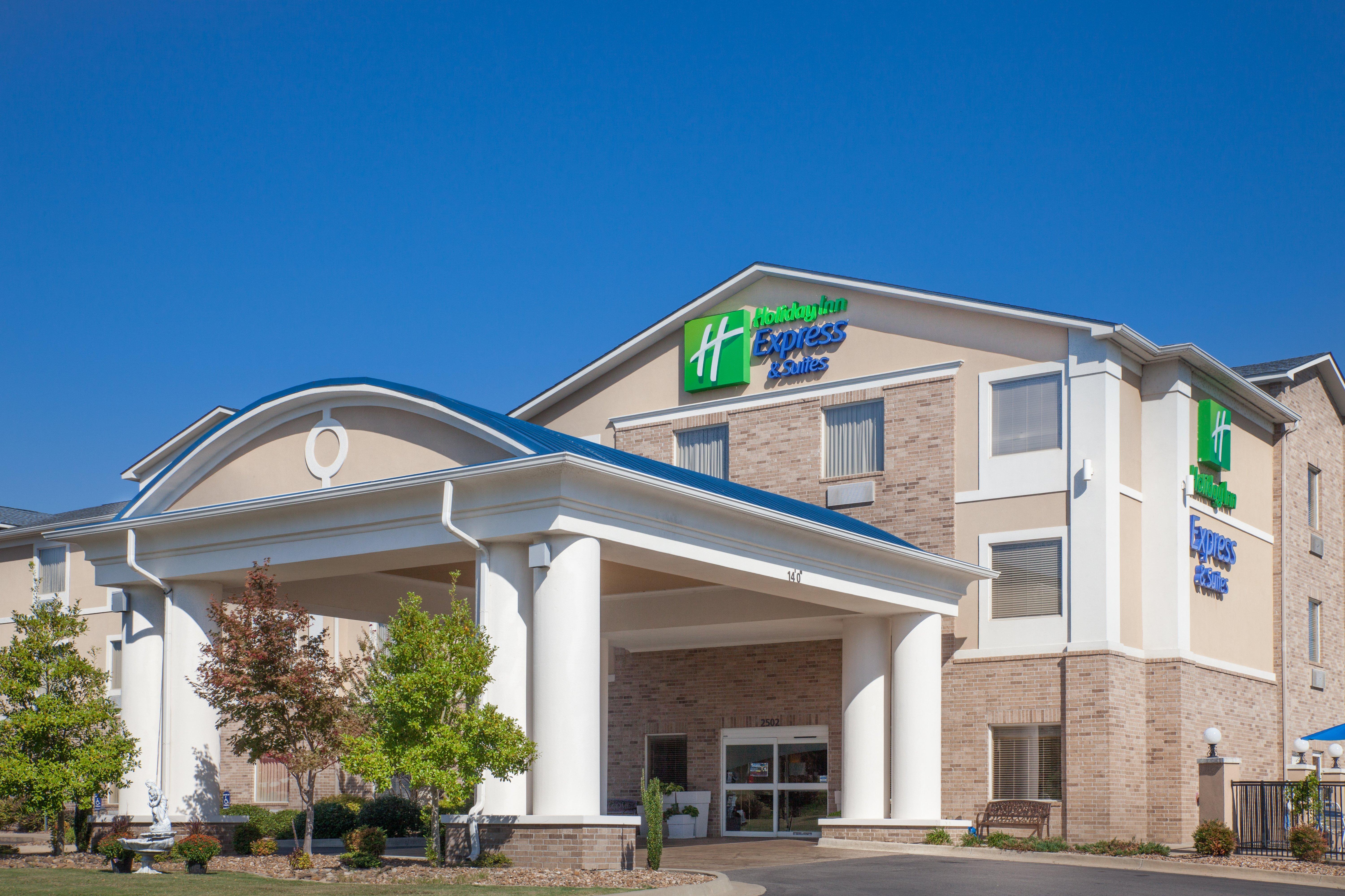 Holiday Inn Express Hotel & Suites Clarksville Exterior photo