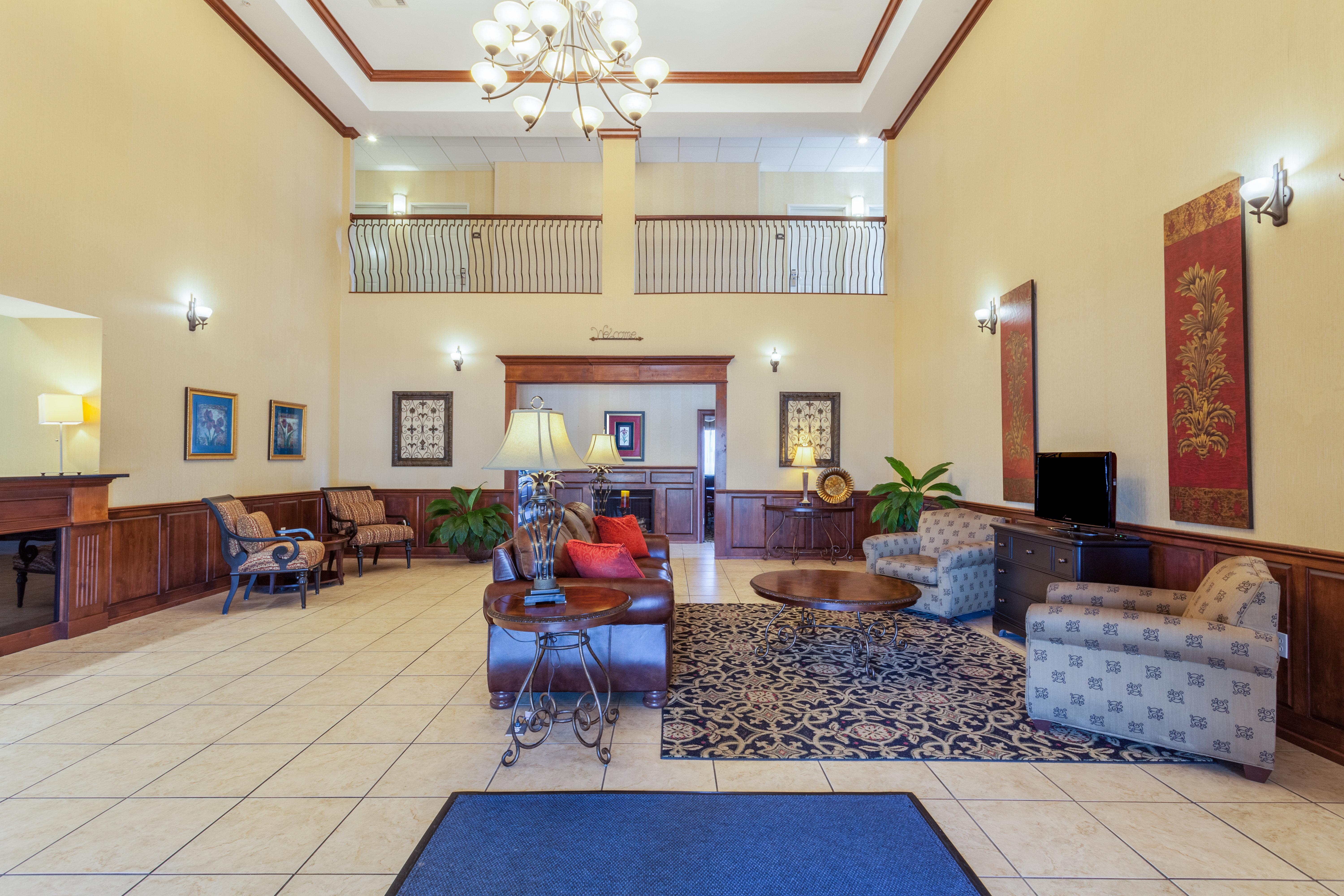 Holiday Inn Express Hotel & Suites Clarksville Exterior photo