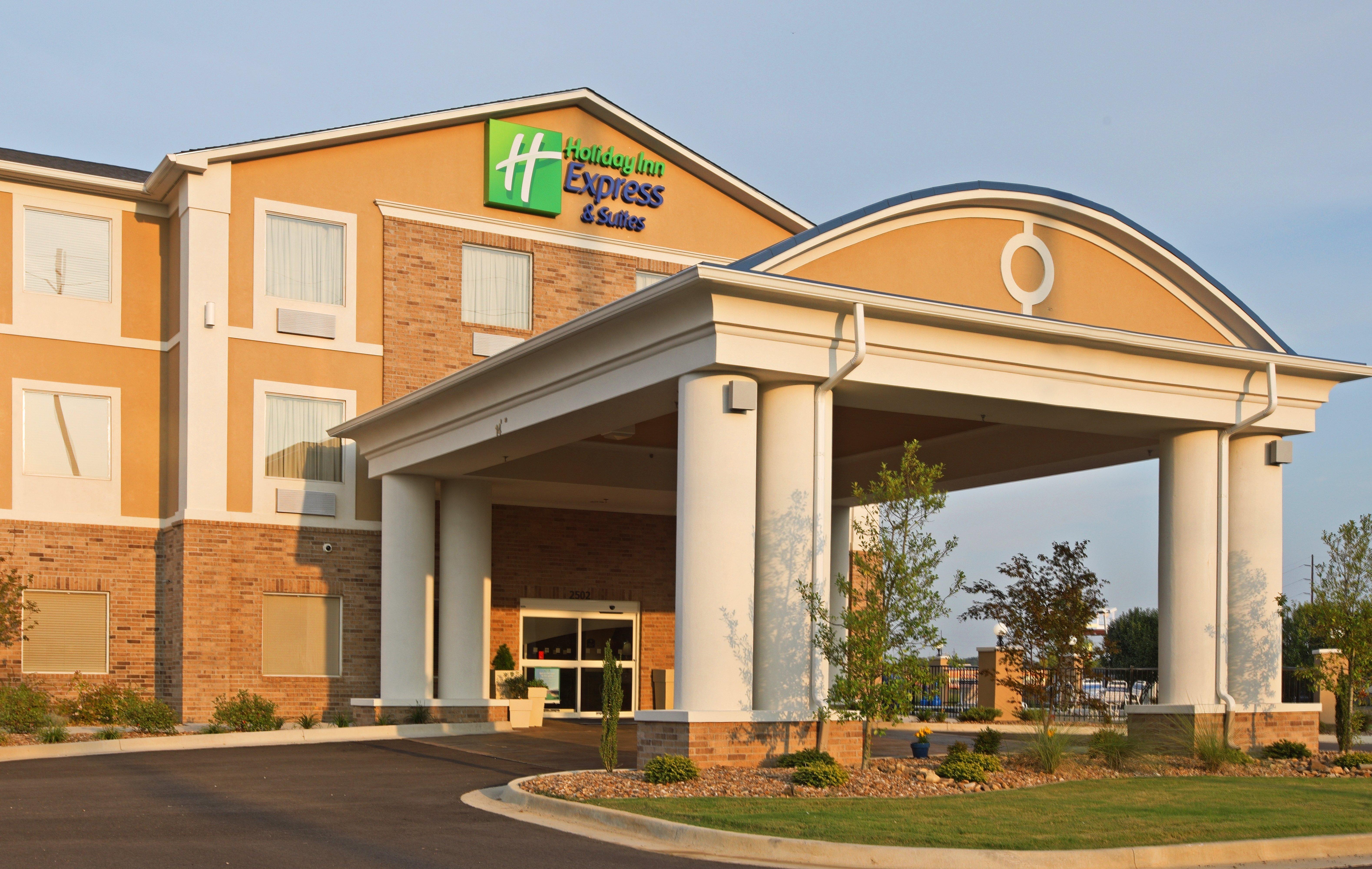 Holiday Inn Express Hotel & Suites Clarksville Exterior photo