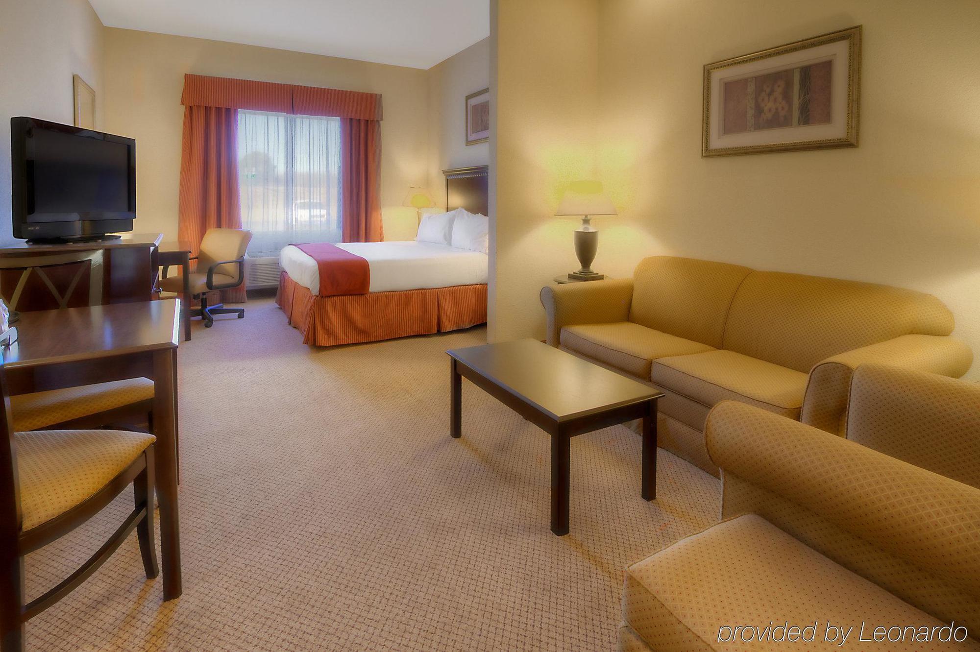Holiday Inn Express Hotel & Suites Clarksville Exterior photo
