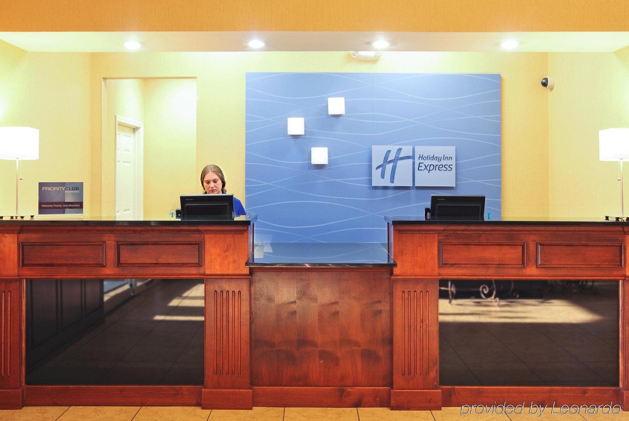 Holiday Inn Express Hotel & Suites Clarksville Exterior photo