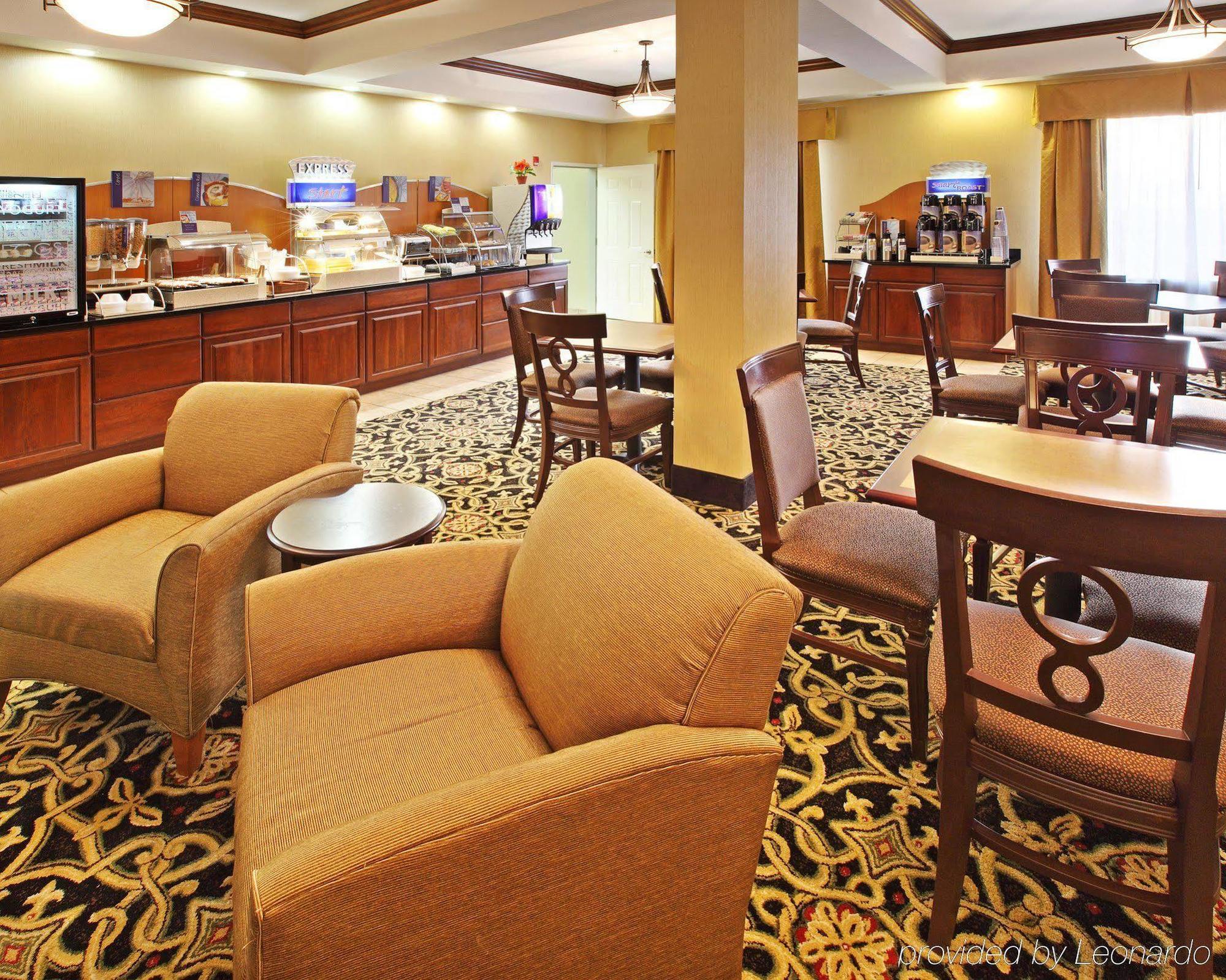 Holiday Inn Express Hotel & Suites Clarksville Exterior photo