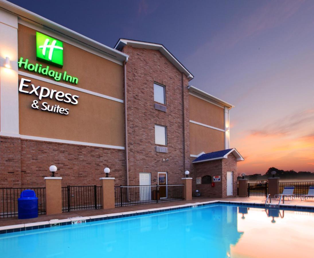 Holiday Inn Express Hotel & Suites Clarksville Exterior photo